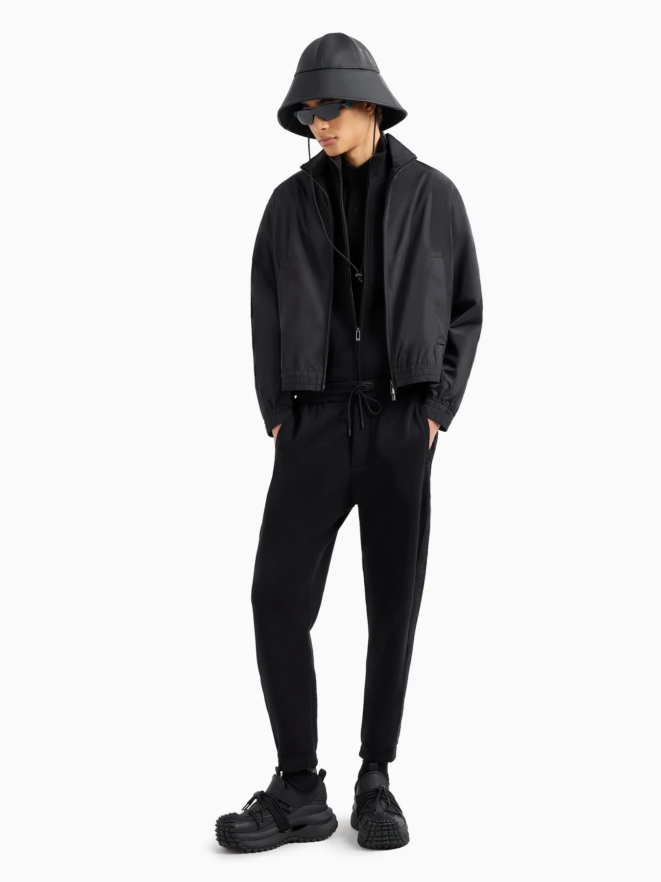 Худи и свитшоты Emporio Armani модель 3D1M69-1JHSZ-0999 Худи и свитшоты Emporio Armani модель 3D1M69-1JHSZ-0999 Фото