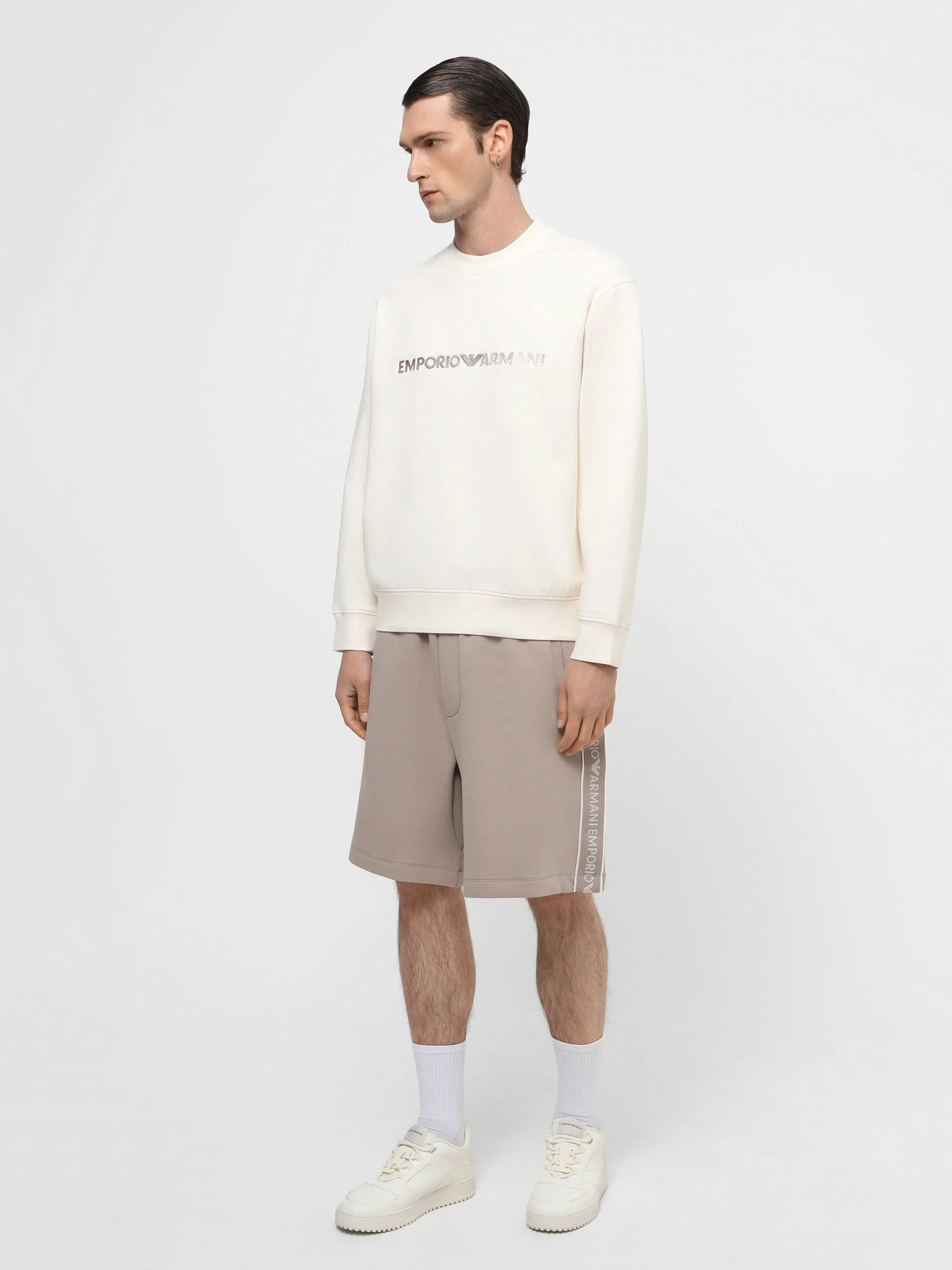 Худи и свитшоты Emporio Armani модель 3D1M70-1JHSZ-01B1 Худи и свитшоты Emporio Armani модель 3D1M70-1JHSZ-01B1 Фото