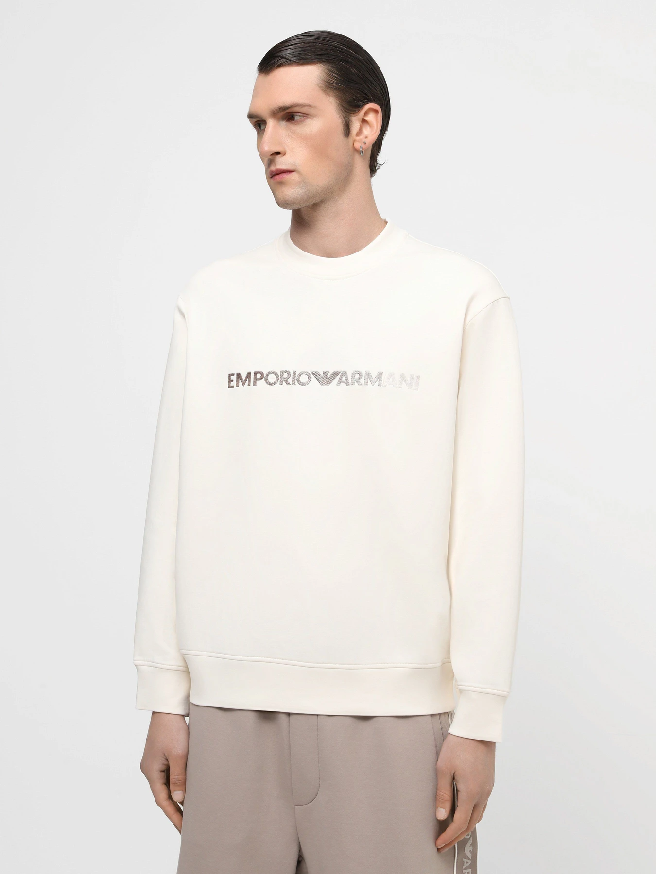 Худи и свитшоты Emporio Armani модель 3D1M70-1JHSZ-01B1 Худи и свитшоты Emporio Armani модель 3D1M70-1JHSZ-01B1 Фото