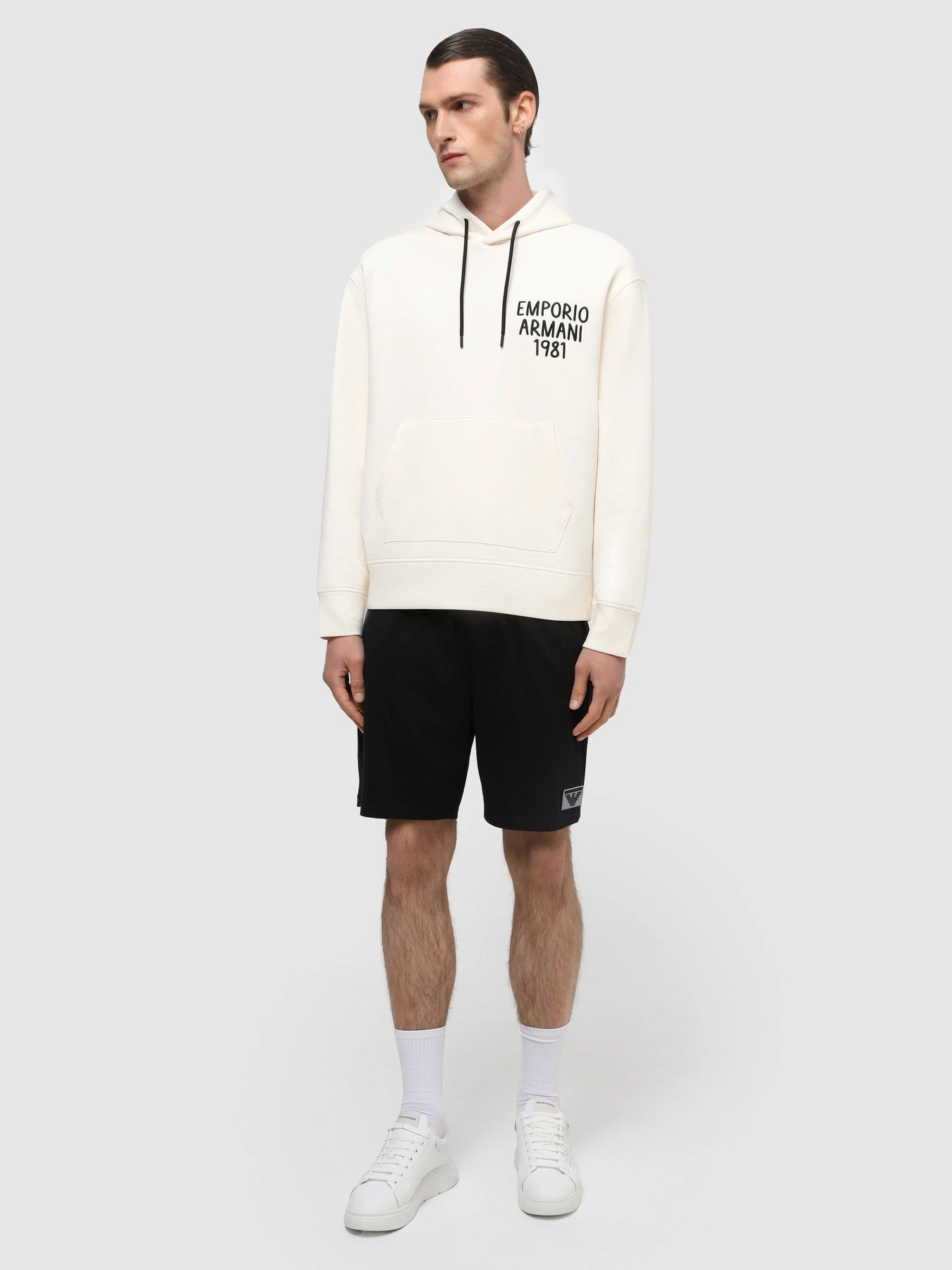 Худи и свитшоты Emporio Armani модель 3D1M72-1JHSZ-01A3 Худи и свитшоты Emporio Armani модель 3D1M72-1JHSZ-01A3 Фото