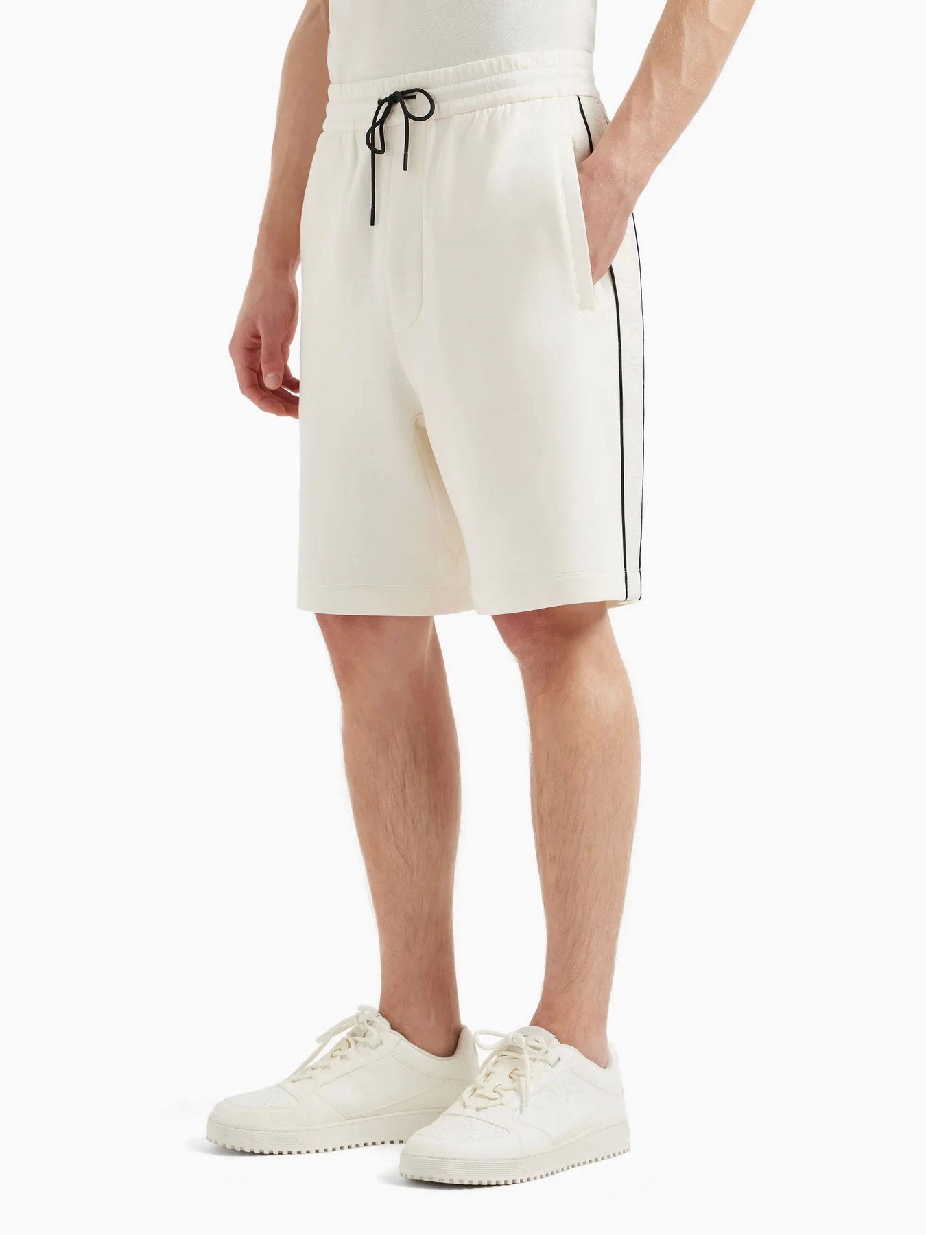 Шорты Emporio Armani модель 3D1P69-1JHSZ-0128 Шорты Emporio Armani модель 3D1P69-1JHSZ-0128 Фото