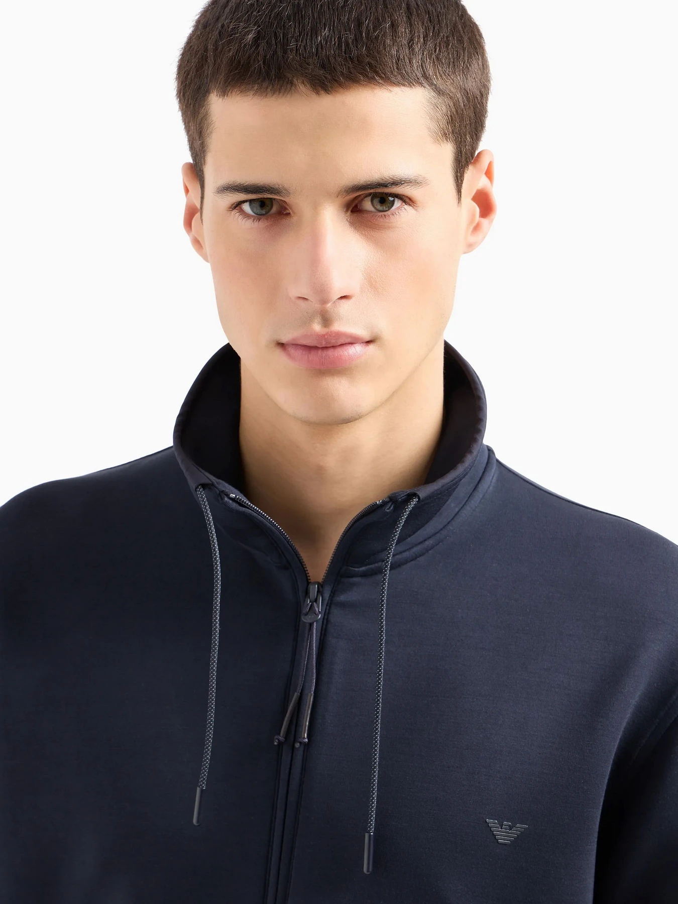 Худи и свитшоты Emporio Armani Travel Essentials модель EM000083-AF10103-UB118 Худи и свитшоты Emporio Armani Travel Essentials модель EM000083-AF10103-UB118 Фото