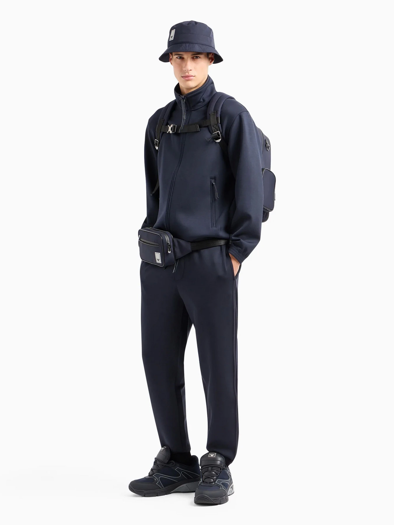 Худи и свитшоты Emporio Armani Travel Essentials модель EM000083-AF10103-UB118 Худи и свитшоты Emporio Armani Travel Essentials модель EM000083-AF10103-UB118 Фото