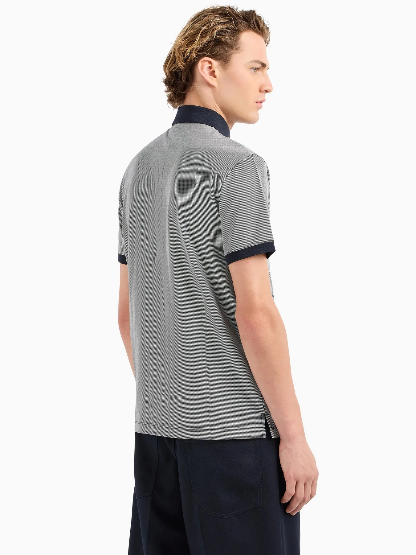 Футболки и поло Emporio Armani модель 6D1F61-1JCUZ-01P1 Футболки и поло Emporio Armani модель 6D1F61-1JCUZ-01P1 Фото
