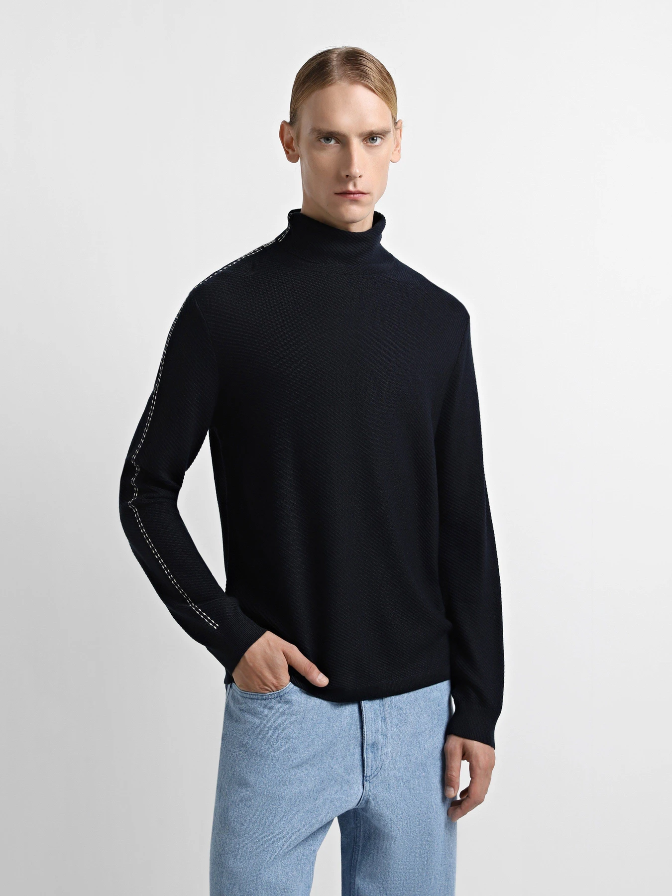 Свитры и кардиганы Emporio Armani модель 6D1MY2-1MF1Z-0922 Свитры и кардиганы Emporio Armani модель 6D1MY2-1MF1Z-0922 Фото