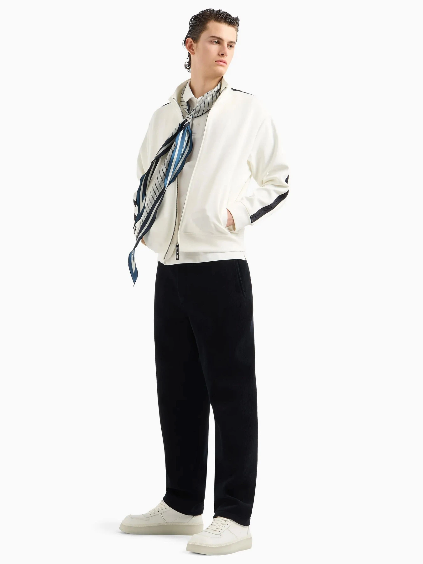 Футболки и поло Emporio Armani модель 6D1F81-1JCYZ-0101 Футболки и поло Emporio Armani модель 6D1F81-1JCYZ-0101 Фото