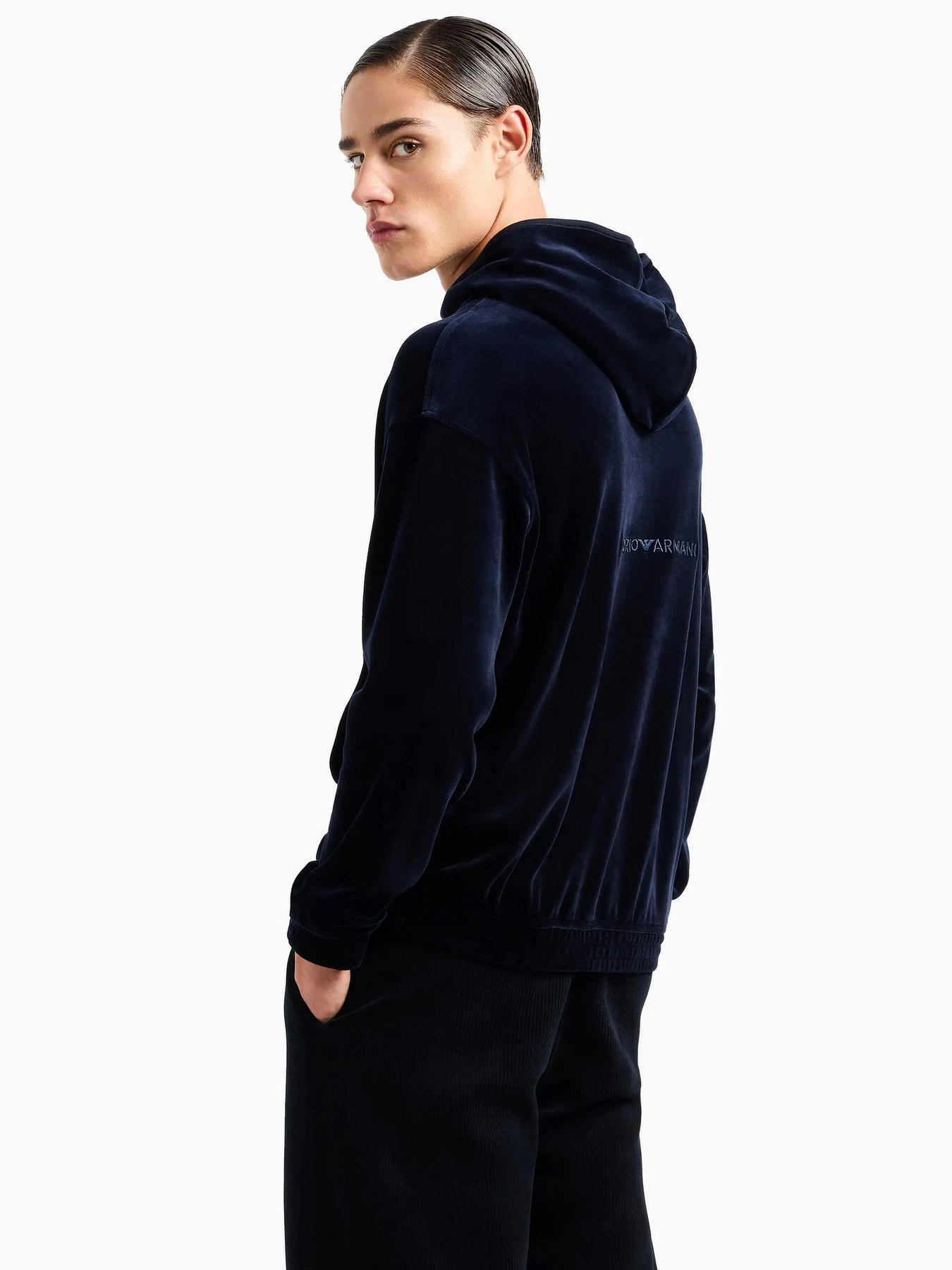 Худи и свитшоты Emporio Armani модель 6D1M77-1JOUZ-0920 Худи и свитшоты Emporio Armani модель 6D1M77-1JOUZ-0920 Фото