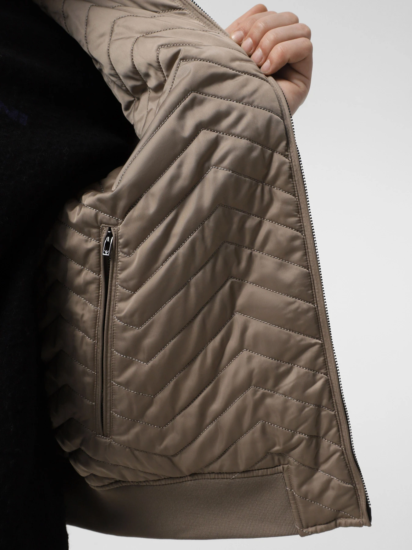Куртки та дублянки Emporio Armani модель 6D1B71-1NUAZ-0144 Куртки та дублянки Emporio Armani модель 6D1B71-1NUAZ-0144 Фото
