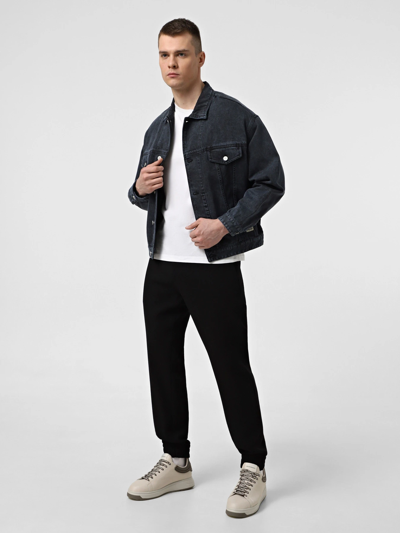 Куртки и дубленки Emporio Armani Sustainable модель 6D1B8B-1K5XZ-07B8 Фото
