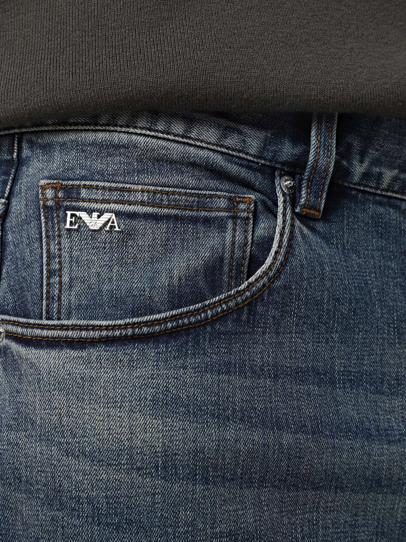 Джинси Emporio Armani модель 6D1J74-1DTSZ-0942 Джинси Emporio Armani модель 6D1J74-1DTSZ-0942 Фото