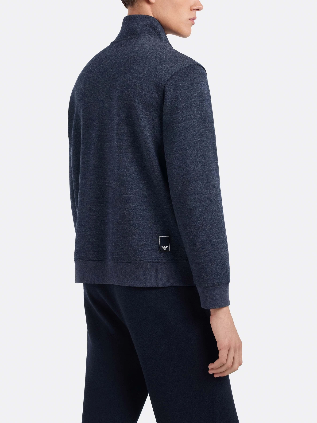 Худи и свитшоты Emporio Armani Travel Essentials модель EM000122-AF10857-OB008 Худи и свитшоты Emporio Armani Travel Essentials модель EM000122-AF10857-OB008 Фото
