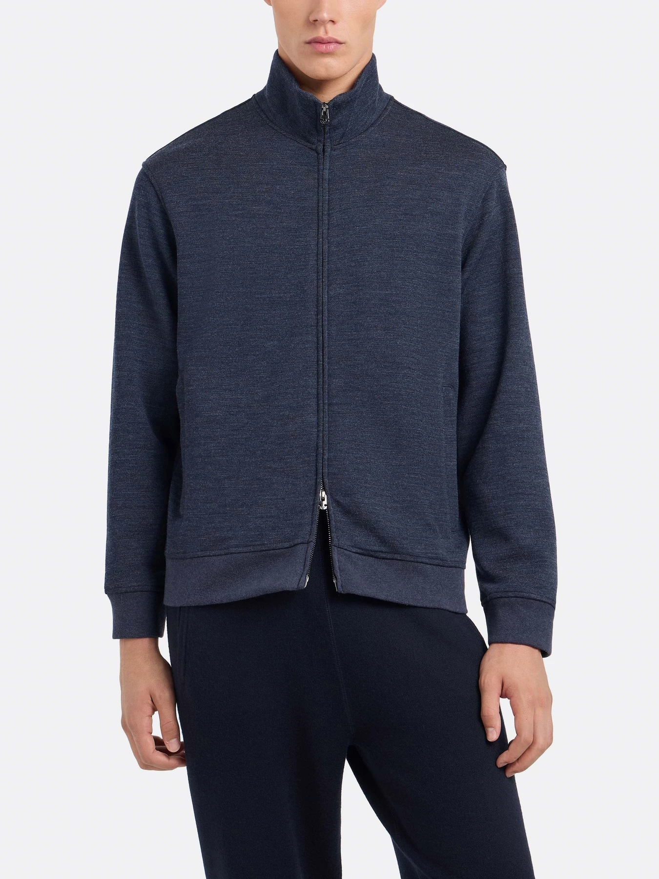 Худи и свитшоты Emporio Armani Travel Essentials модель EM000122-AF10857-OB008 Худи и свитшоты Emporio Armani Travel Essentials модель EM000122-AF10857-OB008 Фото
