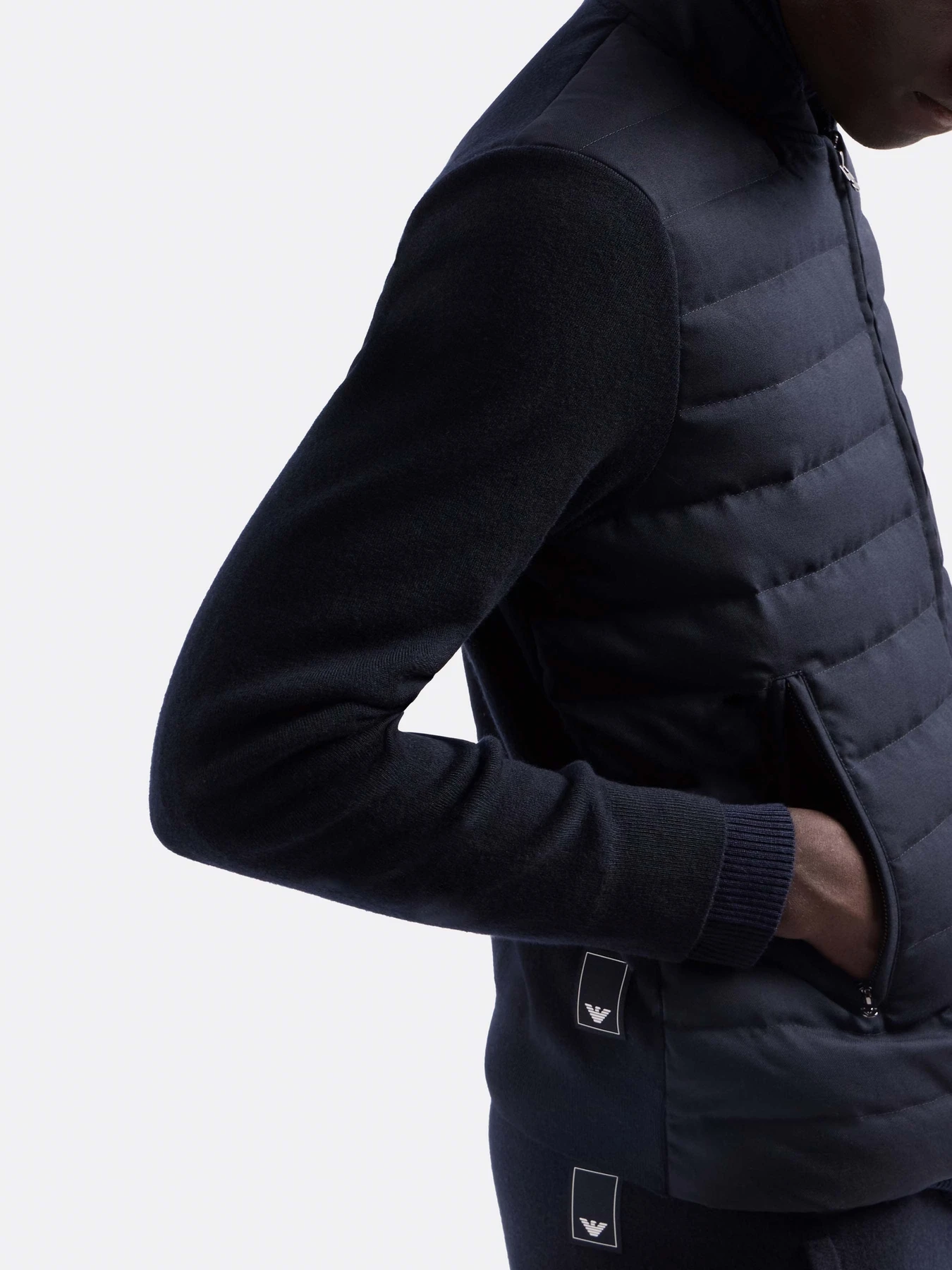 Куртки и дубленки Emporio Armani Travel Essentials модель EM000128-AF10458-UB118 Куртки и дубленки Emporio Armani Travel Essentials модель EM000128-AF10458-UB118 Фото