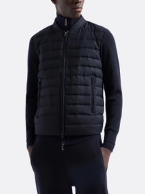 Куртки та дублянки Emporio Armani Travel Essentials модель EM000128-AF10458-UB118 Фото