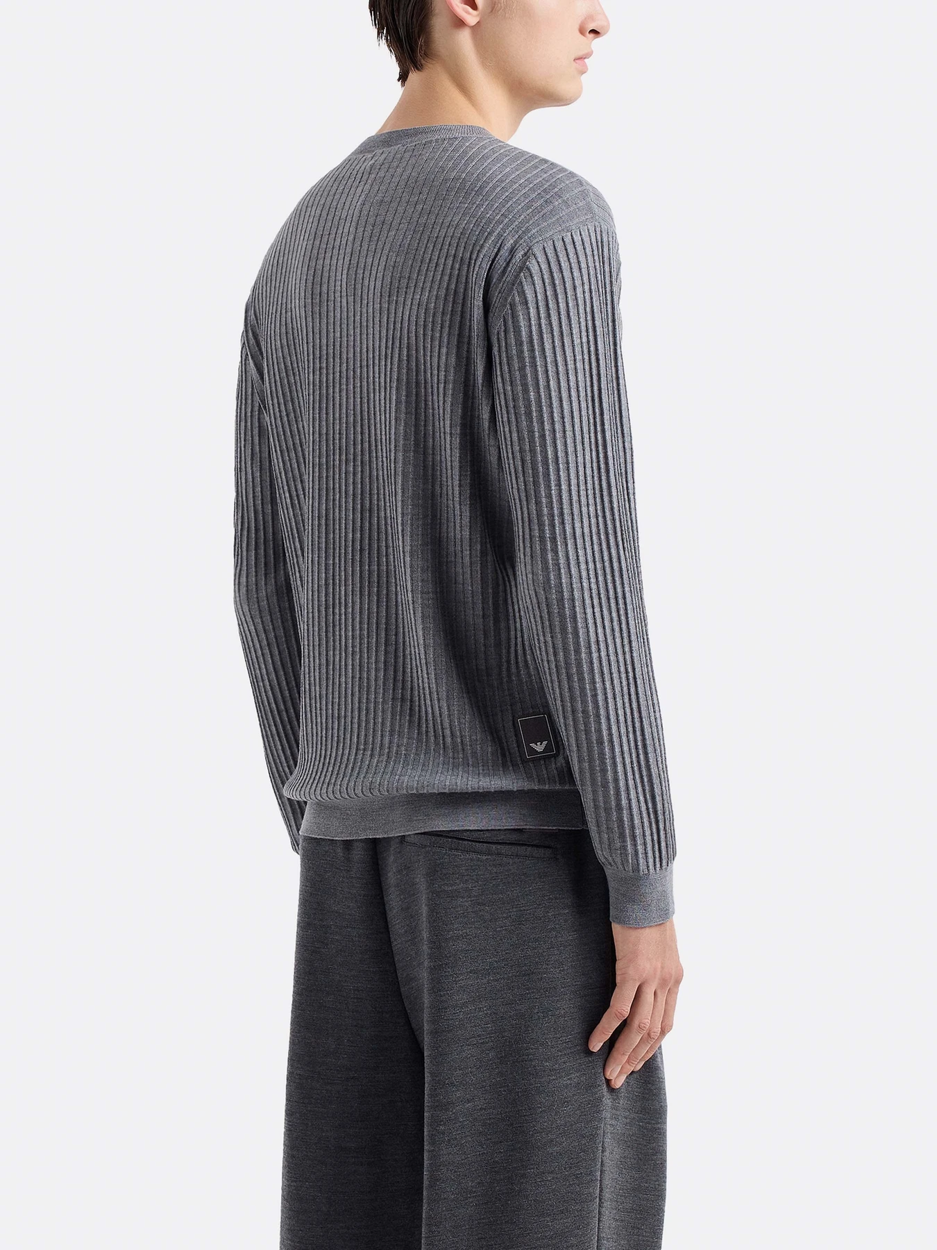 Свитры и кардиганы Emporio Armani Travel Essentials модель EM000130-AF10460-O8003 Свитры и кардиганы Emporio Armani Travel Essentials модель EM000130-AF10460-O8003 Фото