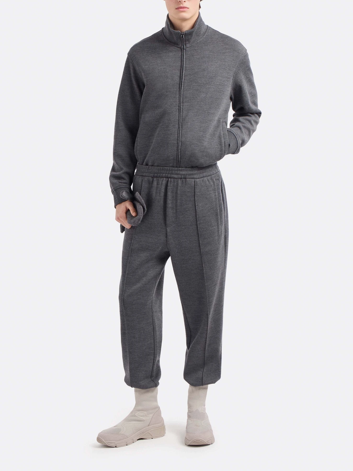 Свитры и кардиганы Emporio Armani Travel Essentials модель EM000130-AF10460-O8003 Свитры и кардиганы Emporio Armani Travel Essentials модель EM000130-AF10460-O8003 Фото