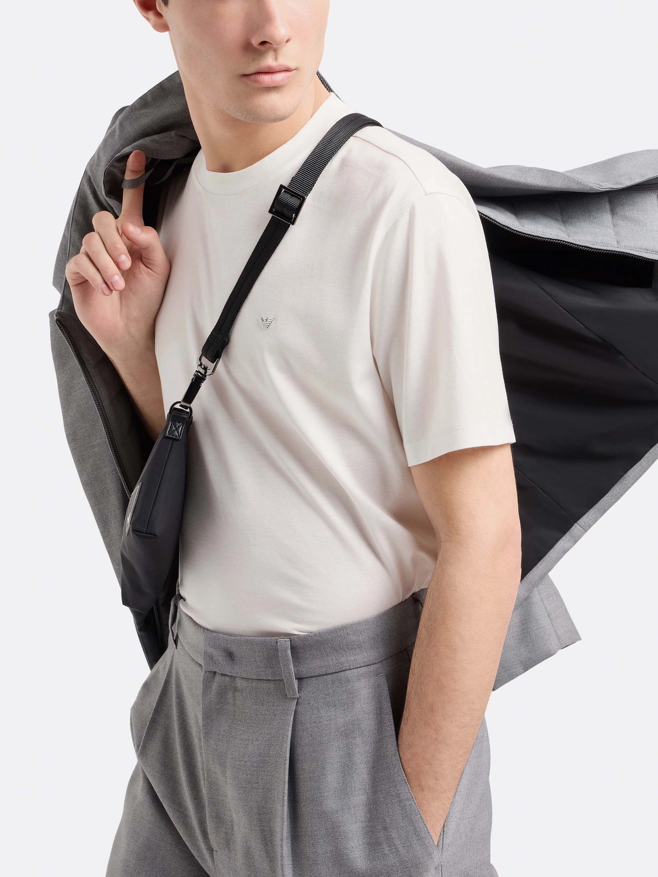 Футболки и поло Emporio Armani Travel Essentials модель EM000311-AF10761-U0003 Футболки и поло Emporio Armani Travel Essentials модель EM000311-AF10761-U0003 Фото