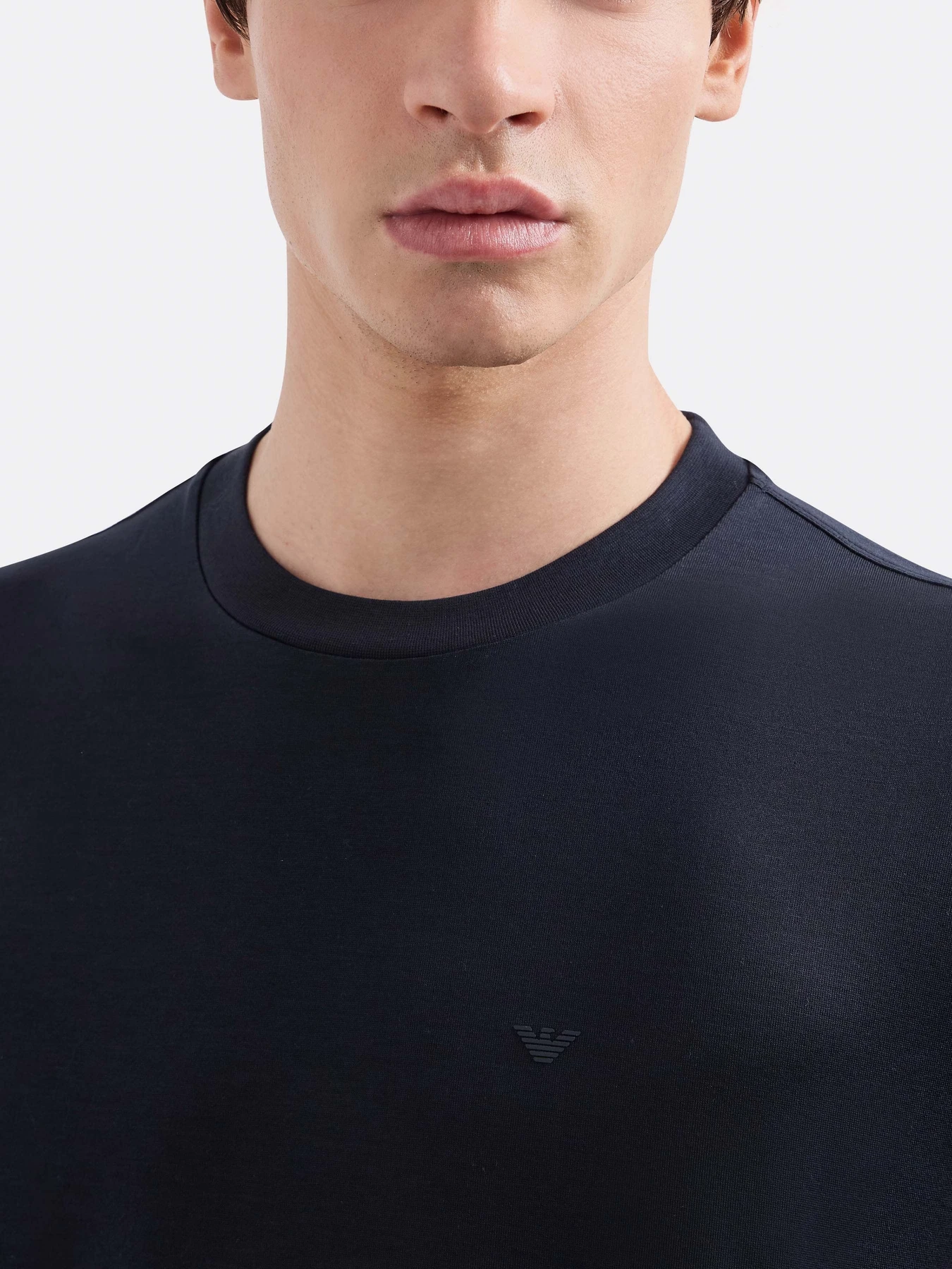 Футболки и поло Emporio Armani Travel Essentials модель EM000311-AF10761-UB118 Футболки и поло Emporio Armani Travel Essentials модель EM000311-AF10761-UB118 Фото