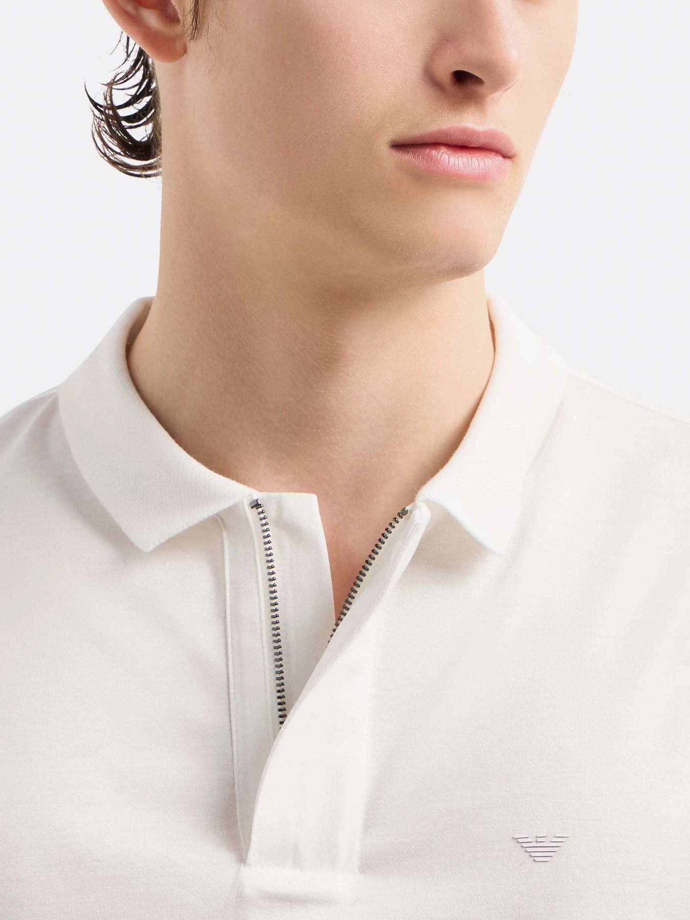Футболки и поло Emporio Armani Travel Essentials модель EM000312-AF10761-U0003 Футболки и поло Emporio Armani Travel Essentials модель EM000312-AF10761-U0003 Фото