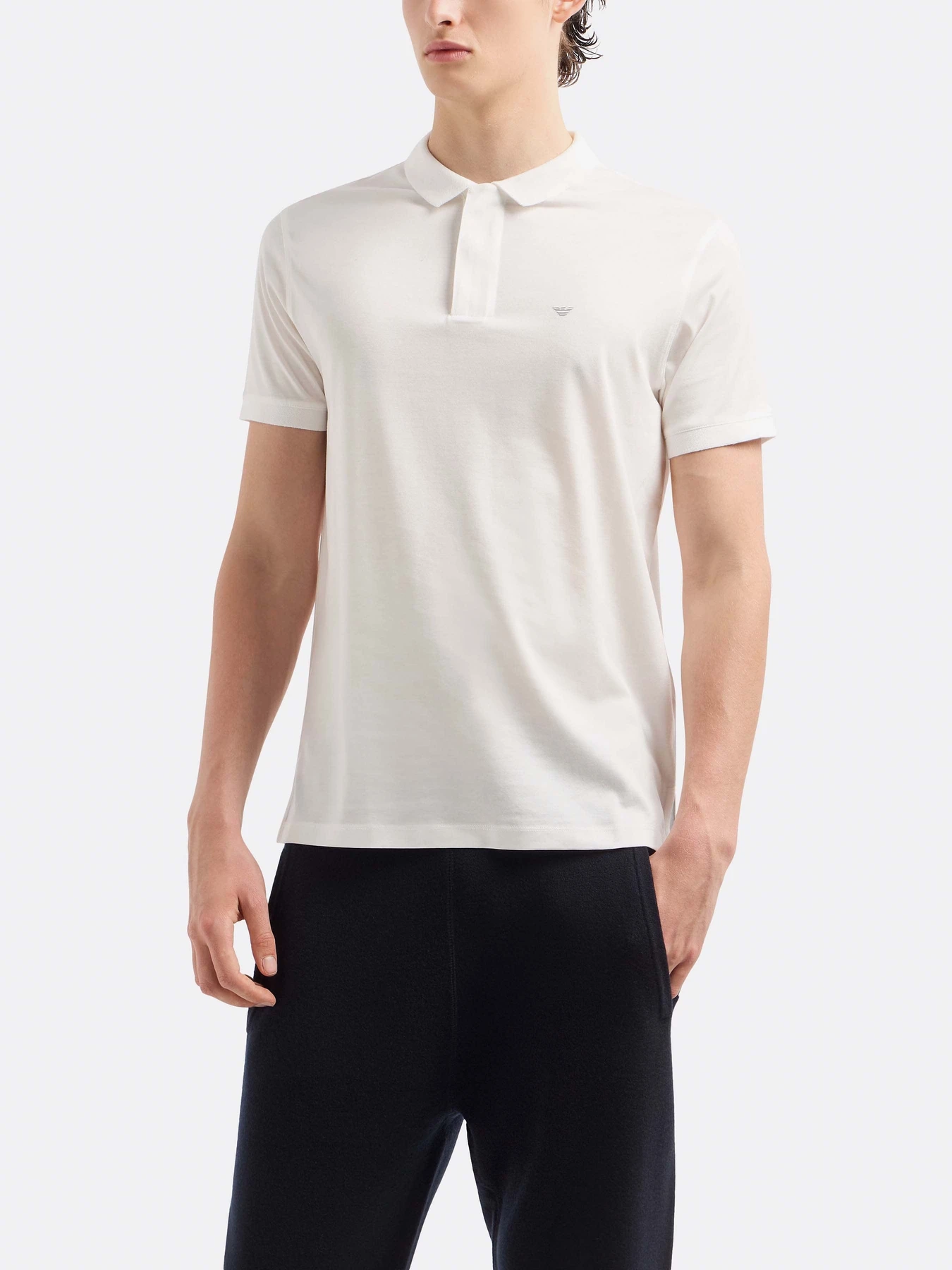 Футболки и поло Emporio Armani Travel Essentials модель EM000312-AF10761-U0003 Футболки и поло Emporio Armani Travel Essentials модель EM000312-AF10761-U0003 Фото