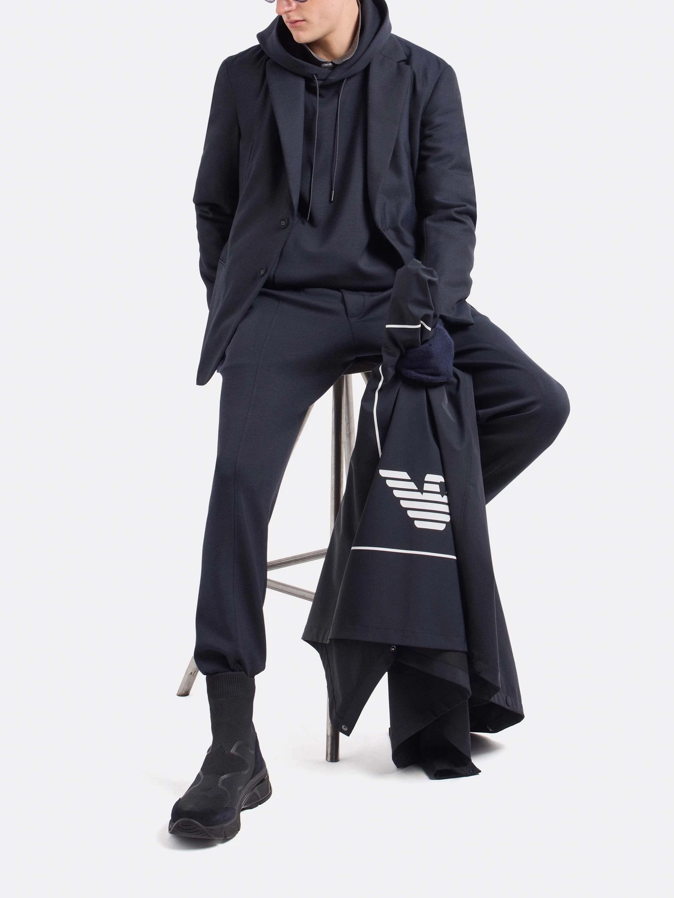 Худи и свитшоты Emporio Armani Travel Essentials модель EM000314-AF10103-UB118 Фото
