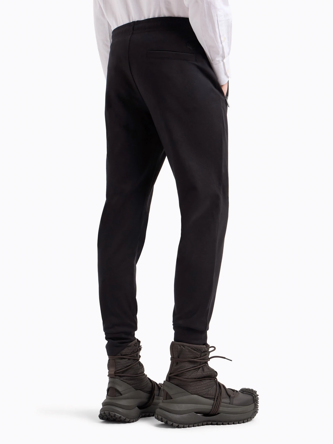 Брюки Emporio Armani модель 8N1P72-1JBTZ-0999 Брюки Emporio Armani модель 8N1P72-1JBTZ-0999 Фото
