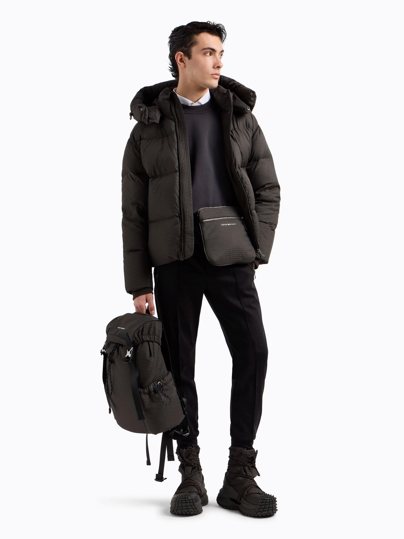 Брюки Emporio Armani модель 8N1P72-1JBTZ-0999 Брюки Emporio Armani модель 8N1P72-1JBTZ-0999 Фото