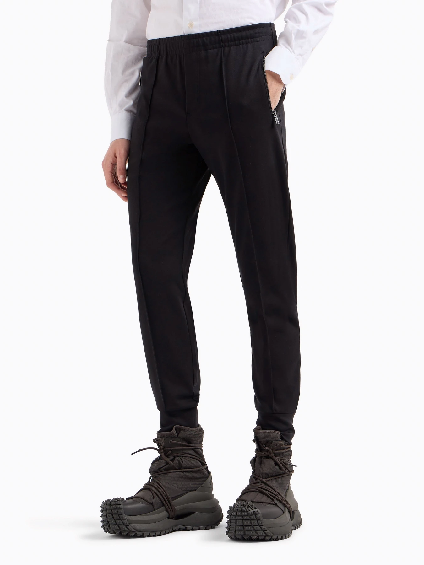 Брюки Emporio Armani модель 8N1P72-1JBTZ-0999 Брюки Emporio Armani модель 8N1P72-1JBTZ-0999 Фото