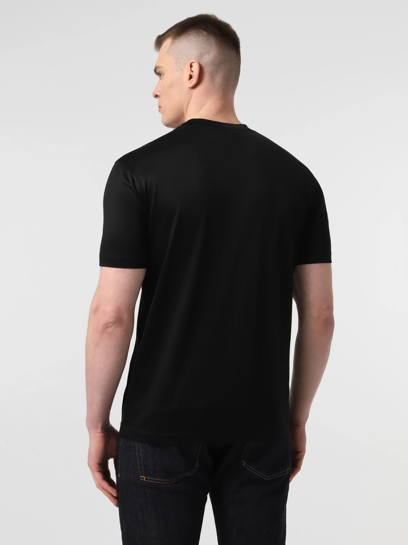 Футболки и поло Emporio Armani модель 8N1TE8-1JUVZ-0999 Футболки и поло Emporio Armani модель 8N1TE8-1JUVZ-0999 Фото