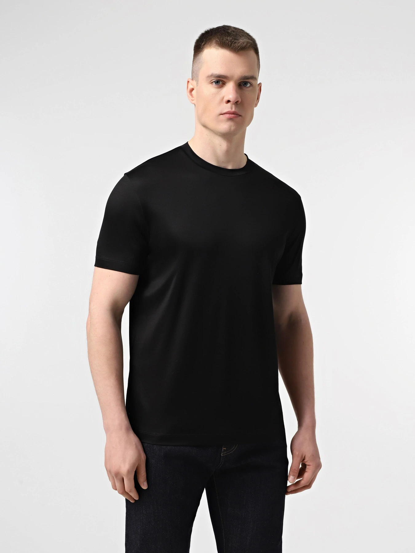 Футболки и поло Emporio Armani модель 8N1TE8-1JUVZ-0999 Футболки и поло Emporio Armani модель 8N1TE8-1JUVZ-0999 Фото