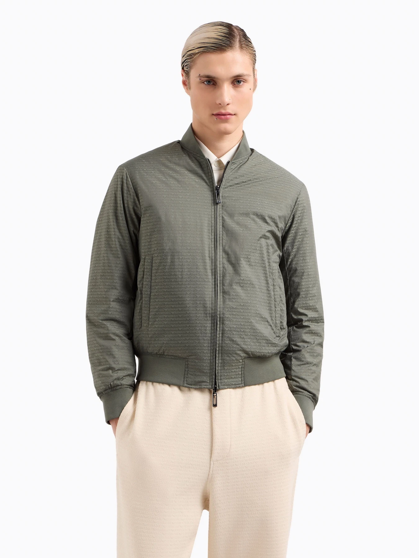 Куртки и дубленки Emporio Armani модель EM001285-AF15384-U8142 Куртки и дубленки Emporio Armani модель EM001285-AF15384-U8142 Фото