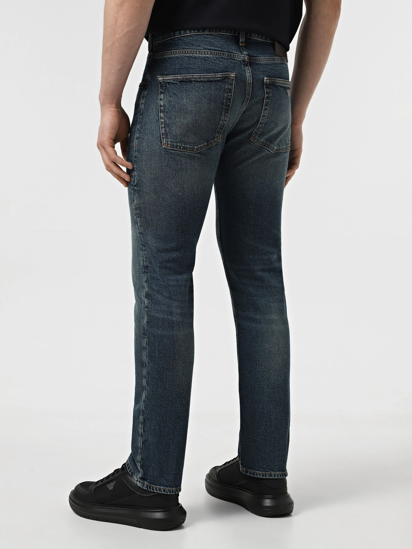 Джинси Emporio Armani модель EM001370-AF13277-MB002 Джинси Emporio Armani модель EM001370-AF13277-MB002 Фото
