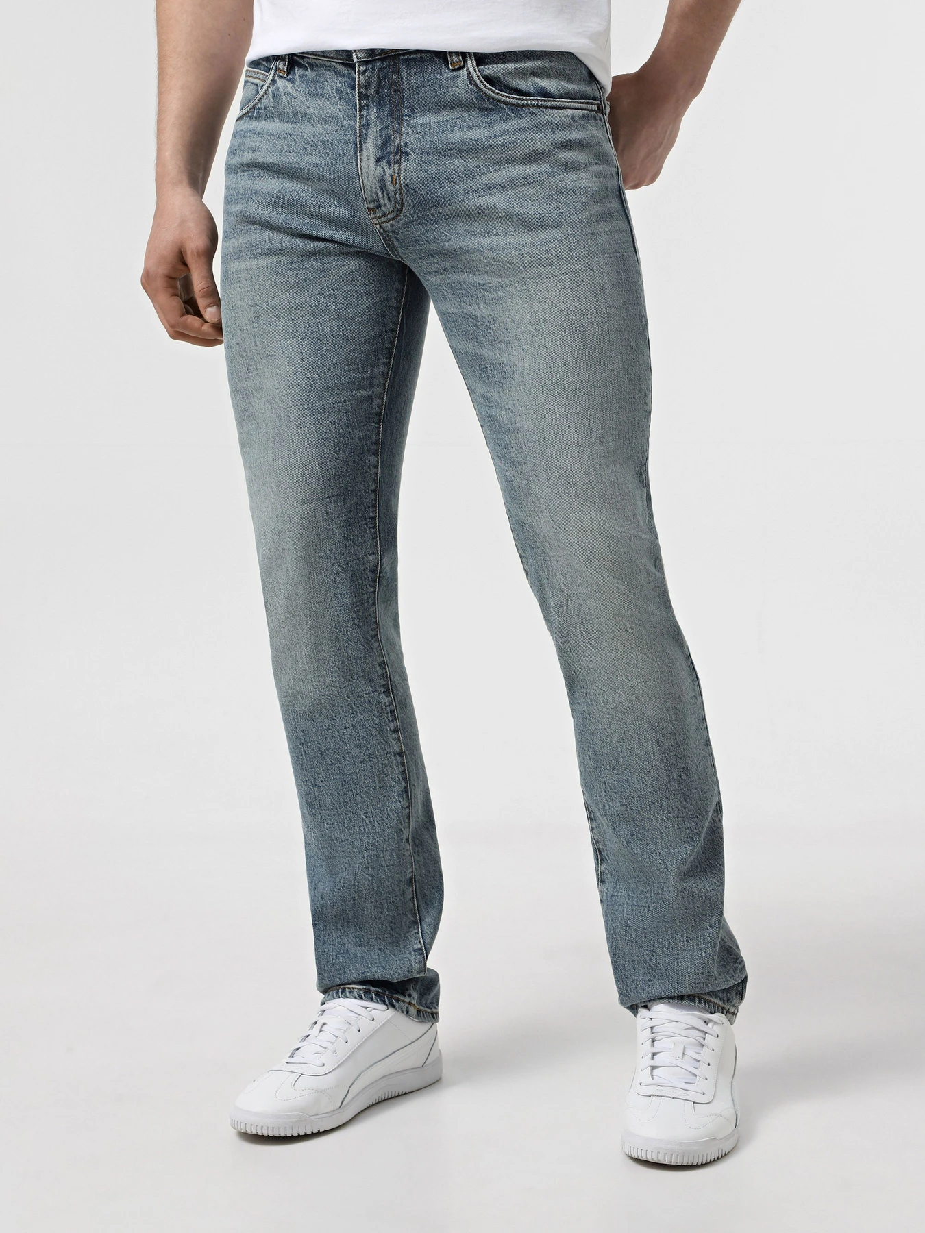 Джинсы Emporio Armani модель EM001370-AF13277-MB003 Джинсы Emporio Armani модель EM001370-AF13277-MB003 Фото
