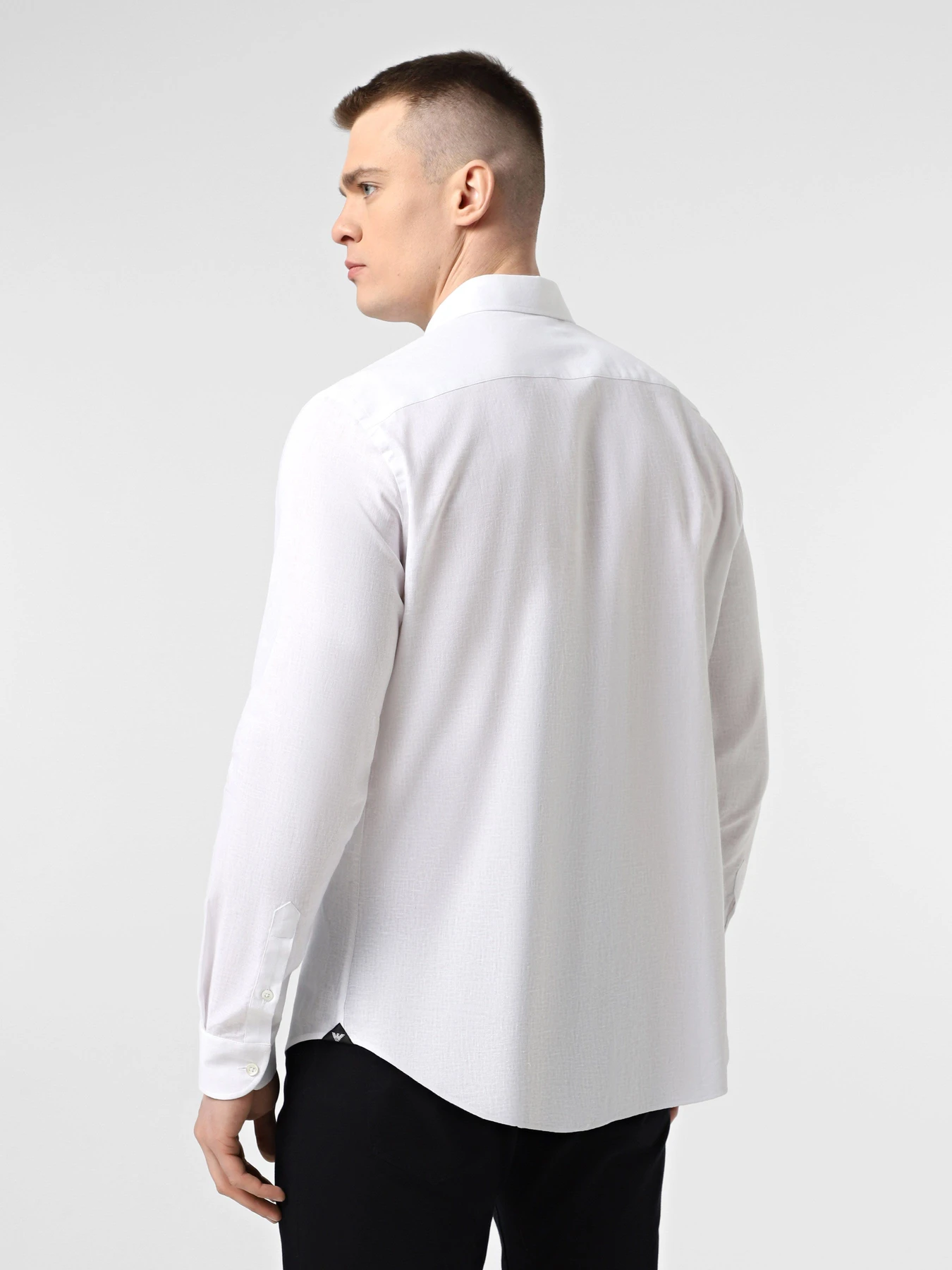 Рубашки Emporio Armani модель EM000099-TE14112-U0002 Рубашки Emporio Armani модель EM000099-TE14112-U0002 Фото