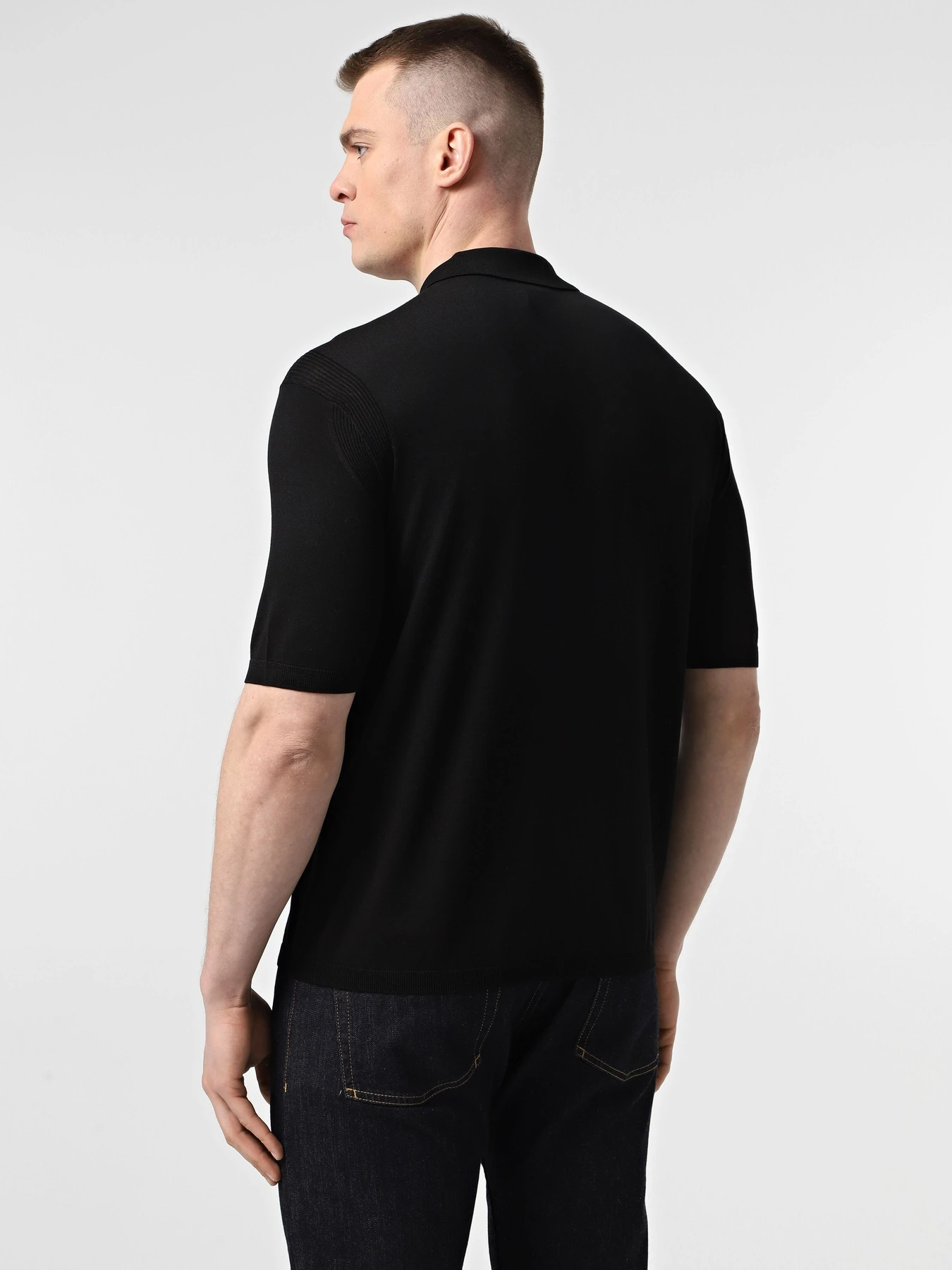 Футболки и поло Emporio Armani модель EM000680-AF13907-UC001 Футболки и поло Emporio Armani модель EM000680-AF13907-UC001 Фото