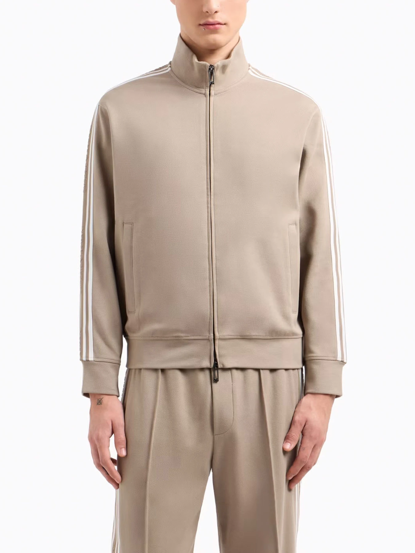 Худи и свитшоты Emporio Armani модель EM001110-AF13488-U6167 Худи и свитшоты Emporio Armani модель EM001110-AF13488-U6167 Фото