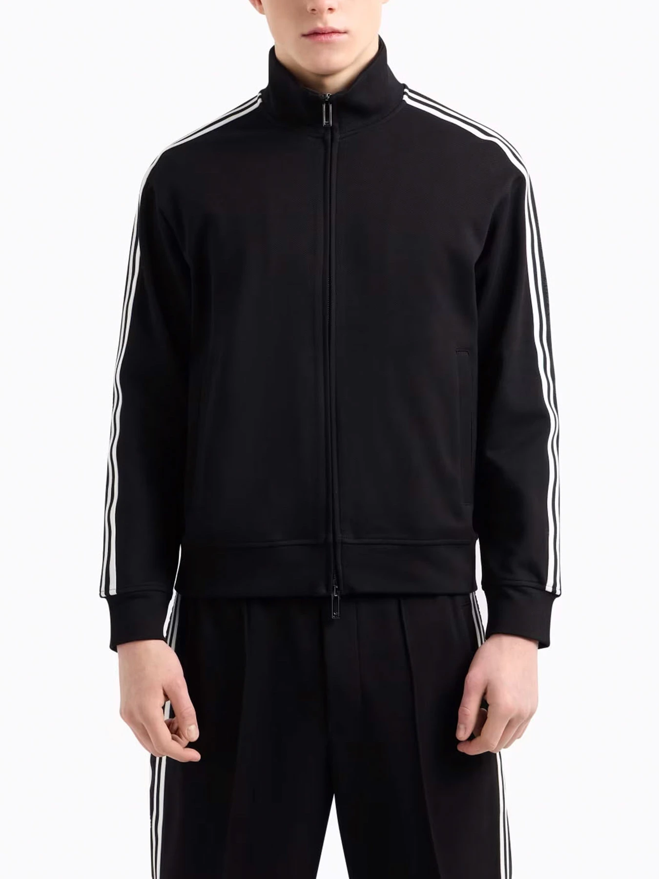 Худи и свитшоты Emporio Armani модель EM001110-AF13488-UC001 Худи и свитшоты Emporio Armani модель EM001110-AF13488-UC001 Фото