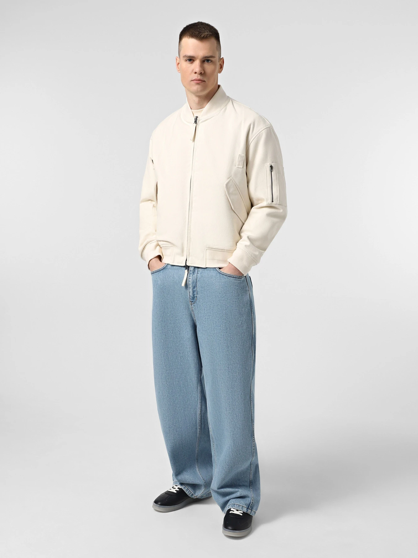 Куртки и дубленки Emporio Armani модель EM001361-AF12938-U1088 Куртки и дубленки Emporio Armani модель EM001361-AF12938-U1088 Фото