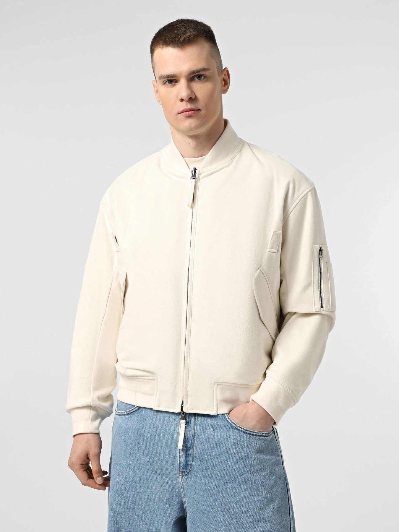 Куртки и дубленки Emporio Armani модель EM001361-AF12938-U1088 Куртки и дубленки Emporio Armani модель EM001361-AF12938-U1088 Фото