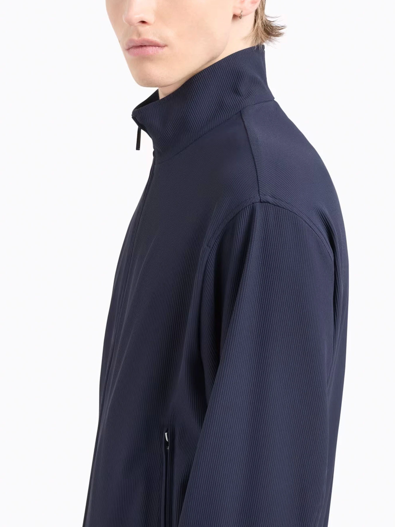 Куртки и дубленки Emporio Armani модель EM001364-AF14076-UB118 Куртки и дубленки Emporio Armani модель EM001364-AF14076-UB118 Фото