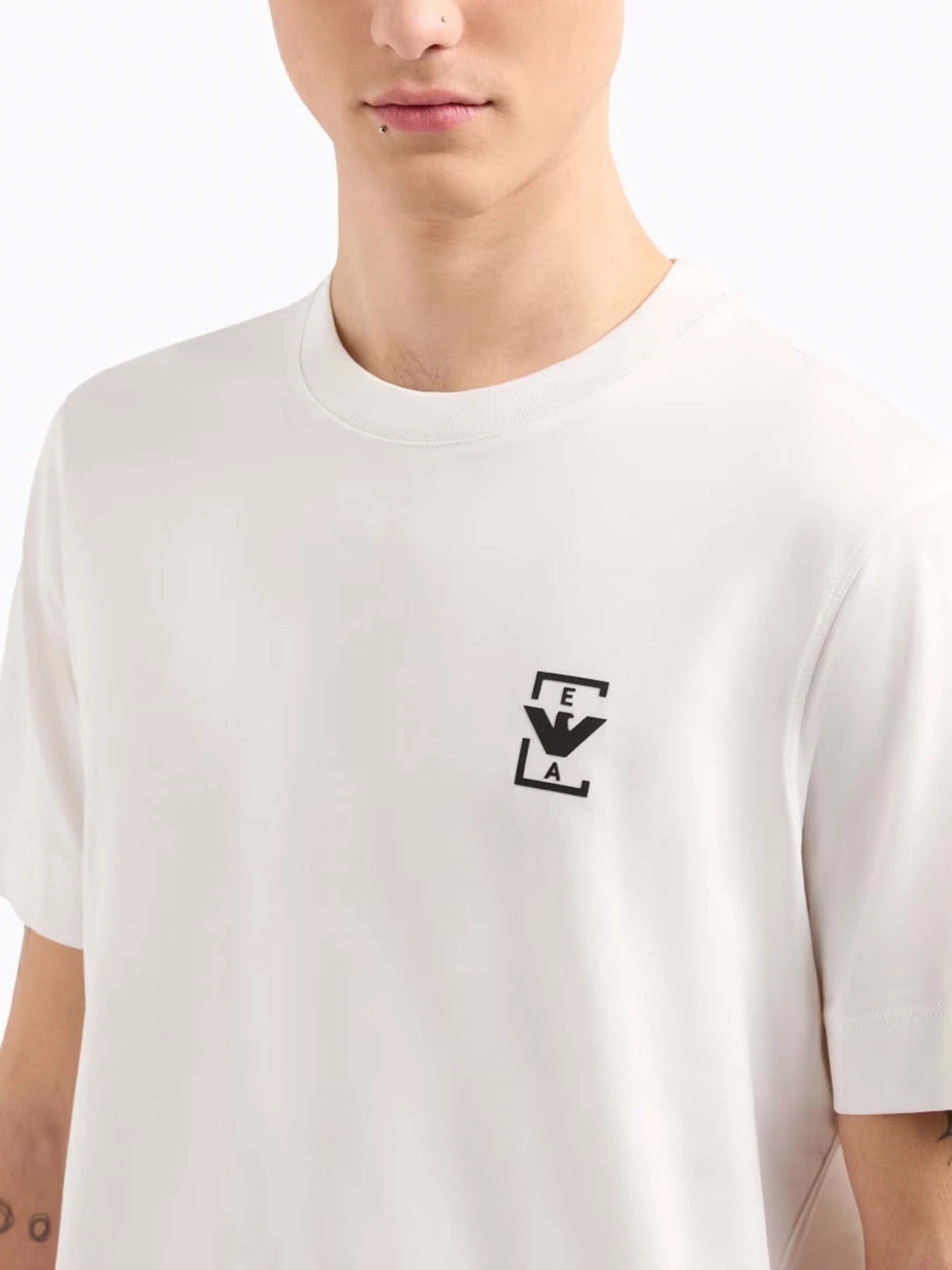 Футболки и поло Emporio Armani модель EM001068-AF12926-U0003 Футболки и поло Emporio Armani модель EM001068-AF12926-U0003 Фото