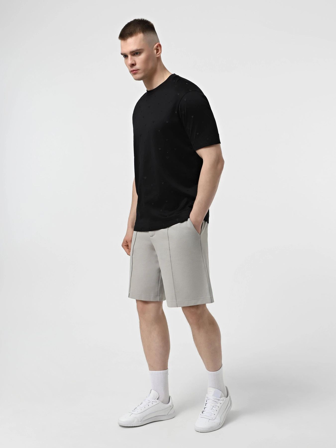 Шорты Emporio Armani модель EM001112-AF13488-U8033 Шорты Emporio Armani модель EM001112-AF13488-U8033 Фото