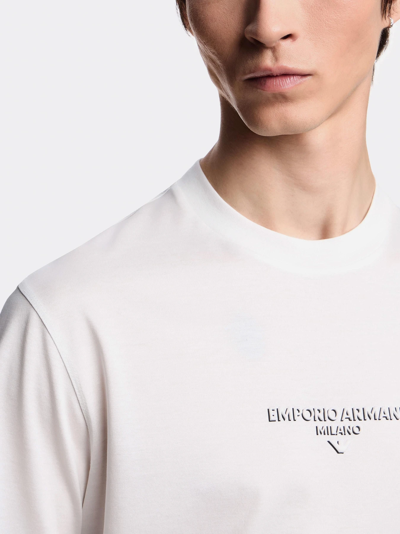 Футболки и поло Emporio Armani модель EM002838-AF10761-U0003 Футболки и поло Emporio Armani модель EM002838-AF10761-U0003 Фото