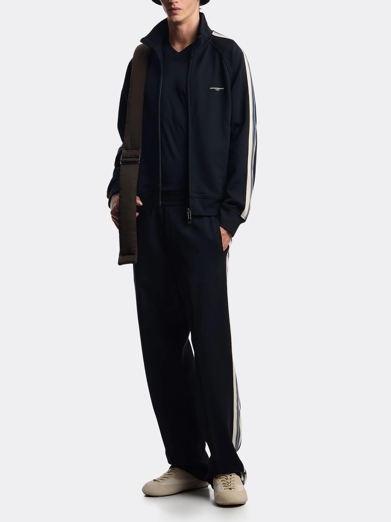 Худи и свитшоты Emporio Armani модель EM002872-AF13488-UB118 Фото