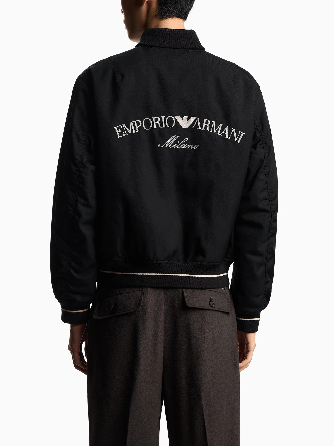 Куртки и дубленки Emporio Armani модель EM003124-AF18264-UC001 Куртки и дубленки Emporio Armani модель EM003124-AF18264-UC001 Фото