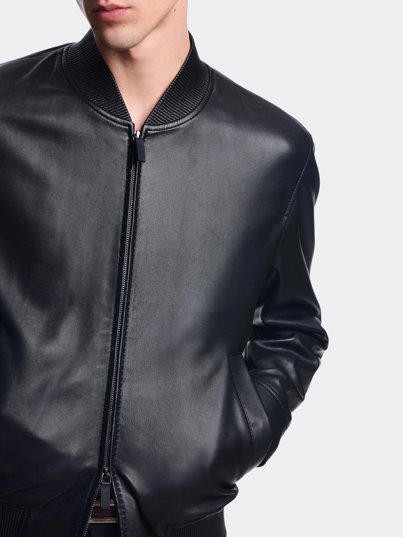 Куртки и дубленки Emporio Armani модель EM003538-AF19283-UC001 Куртки и дубленки Emporio Armani модель EM003538-AF19283-UC001 Фото