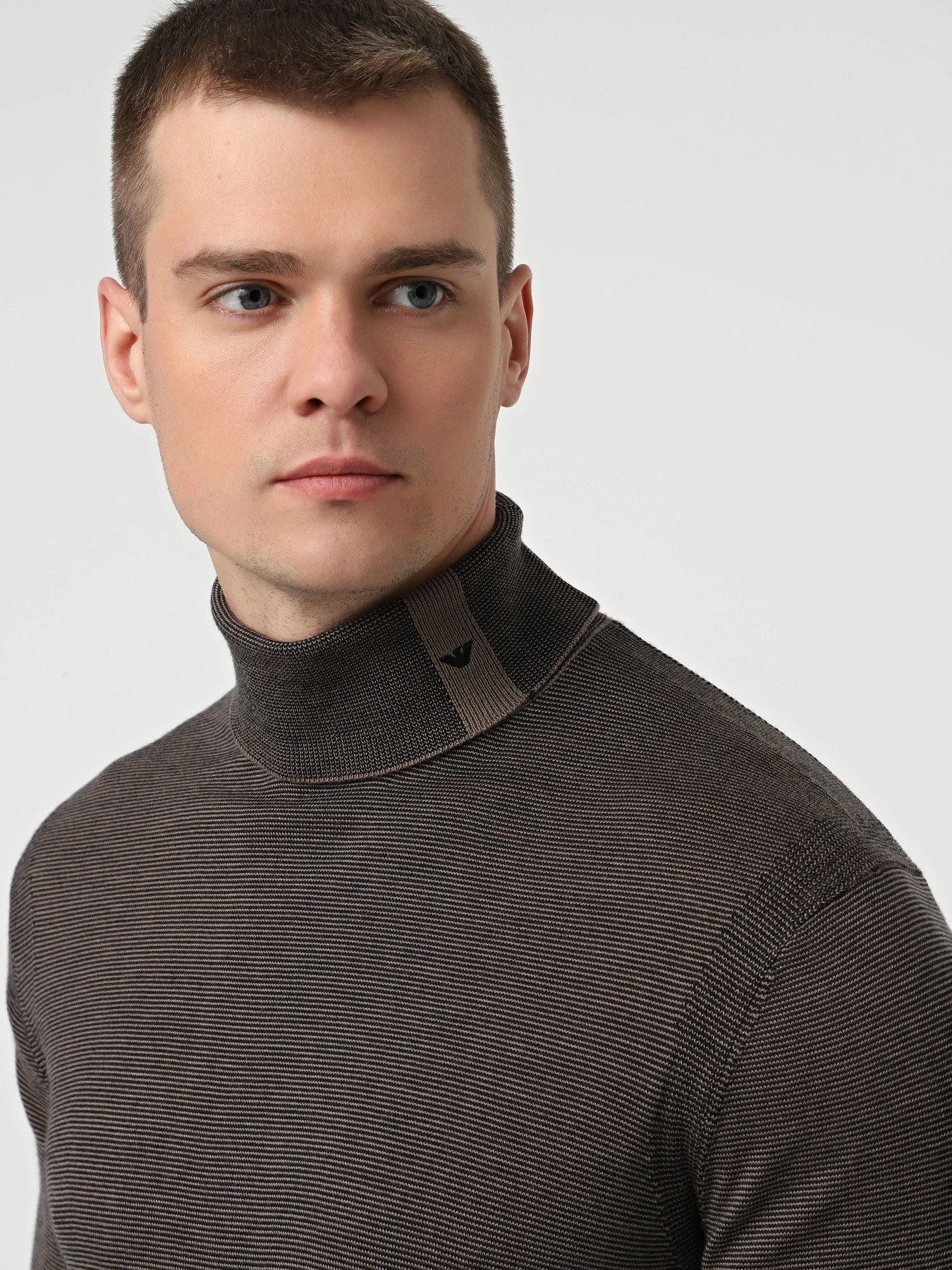 Свитры и кардиганы Emporio Armani модель EM002025-AF14195-F6124 Свитры и кардиганы Emporio Armani модель EM002025-AF14195-F6124 Фото