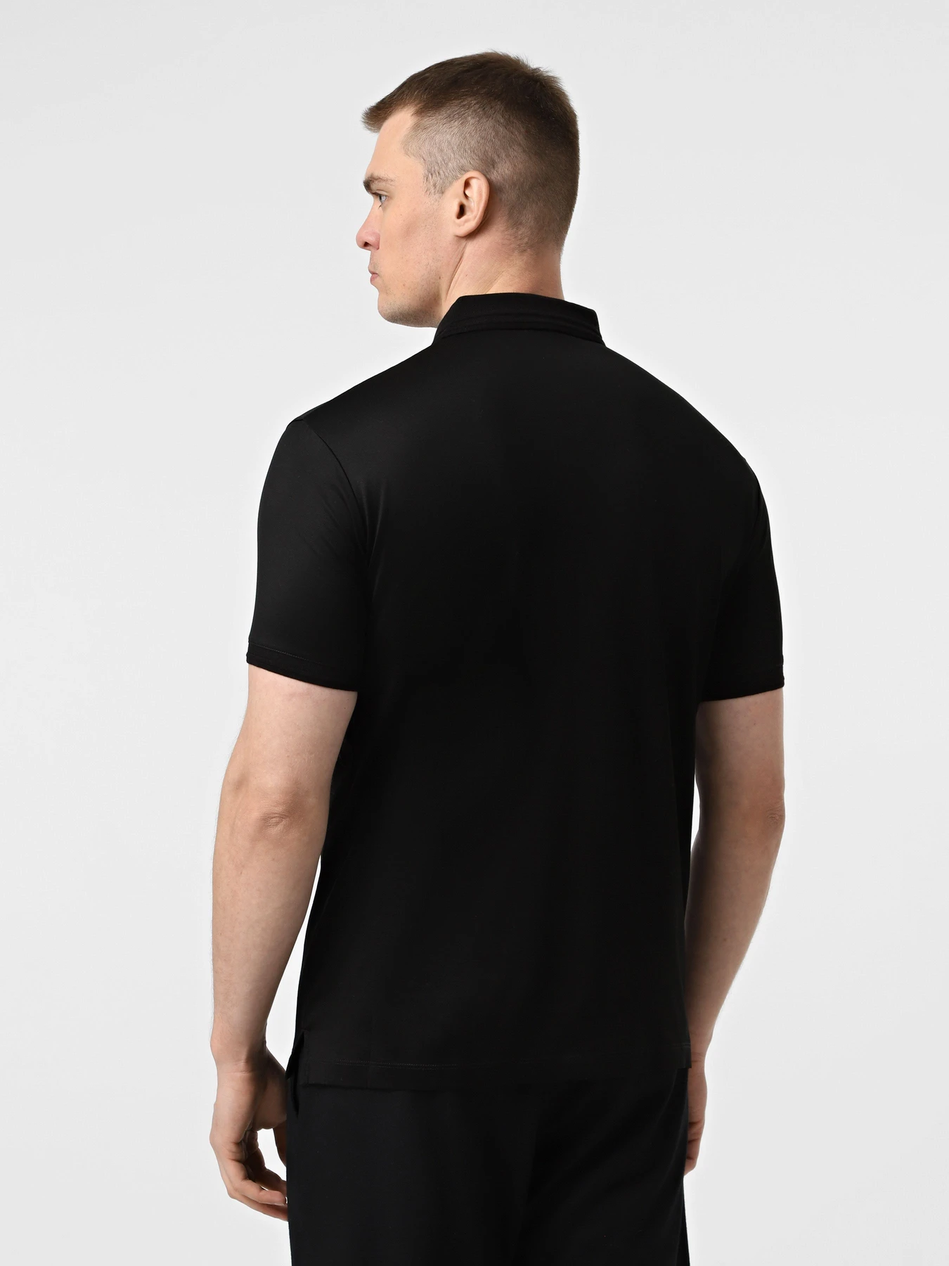 Футболки и поло Emporio Armani модель EM003002-AF10761-UC001 Футболки и поло Emporio Armani модель EM003002-AF10761-UC001 Фото