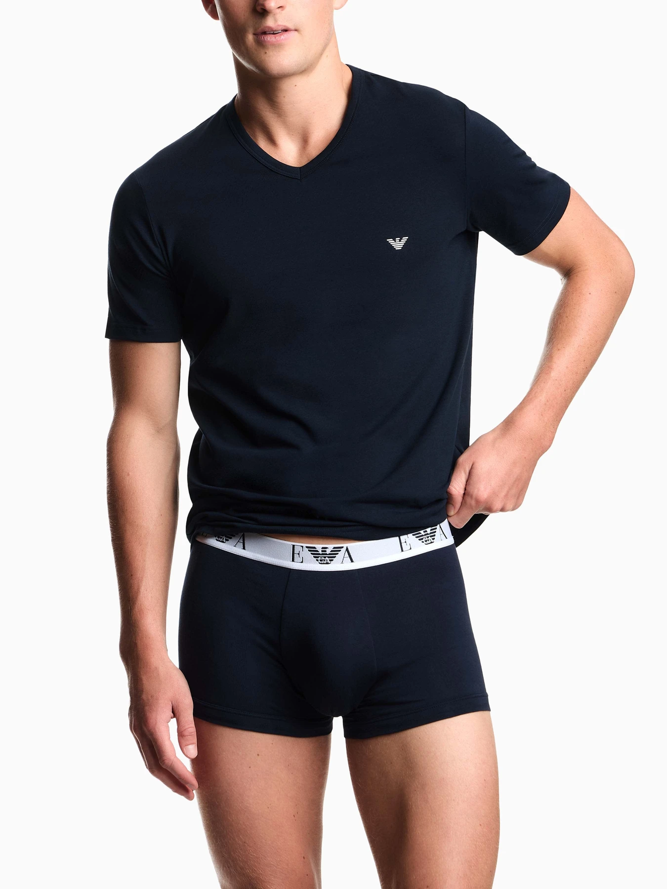 Футболки и поло Emporio Armani модель EM000392-AF14132-MB143 Футболки и поло Emporio Armani модель EM000392-AF14132-MB143 Фото