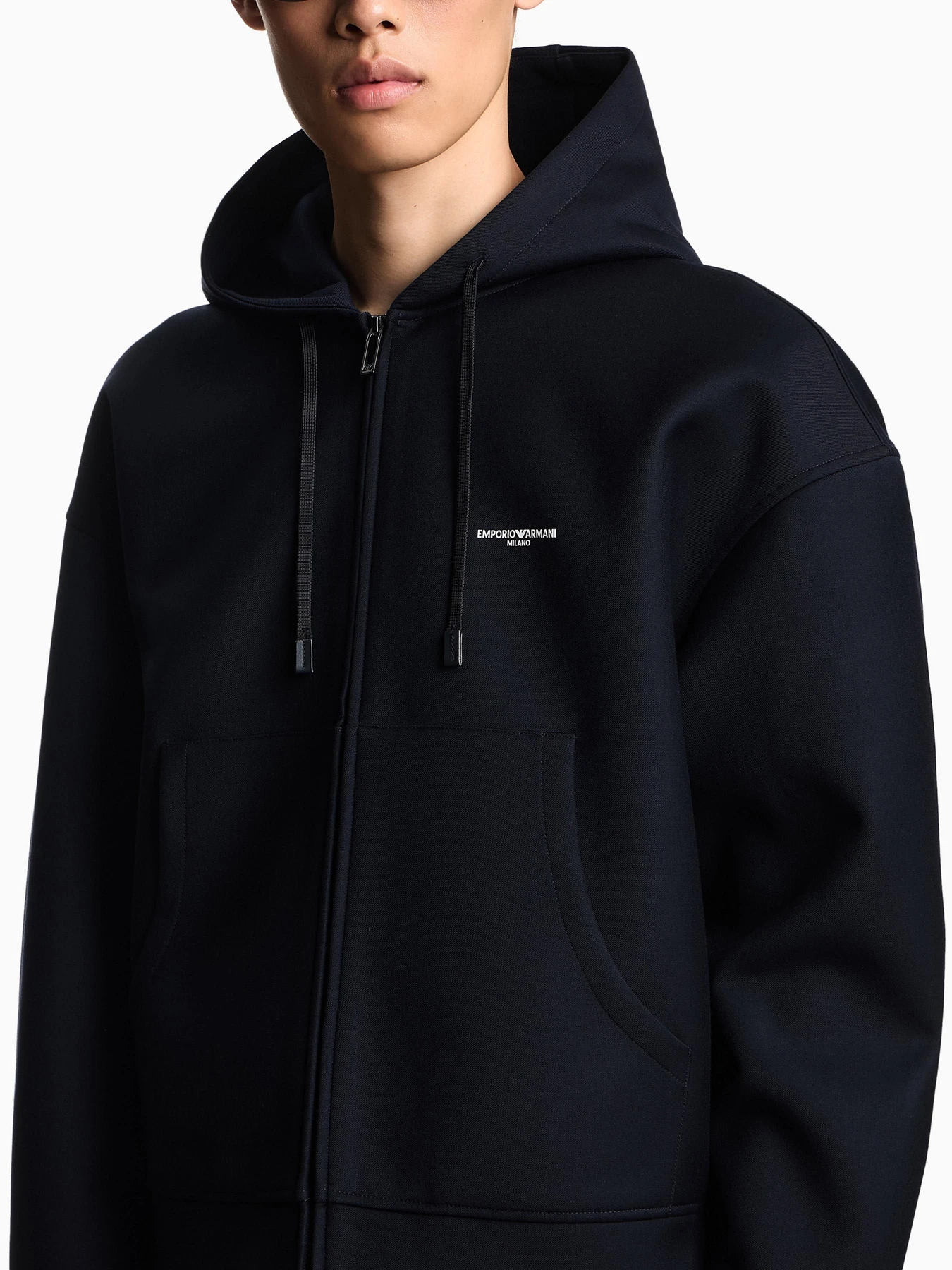 Худи и свитшоты Emporio Armani модель EM002879-AF18314-UB118 Худи и свитшоты Emporio Armani модель EM002879-AF18314-UB118 Фото